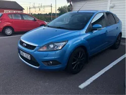 Blå Begagnad 2008 Ford Focus Titanium Halvkombi | 32 000 kr (Marknadspris)