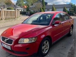 Röd Begagnad 2008 Volvo S40 Kinetic Sedan | 27 999 kr (Marknadspris)