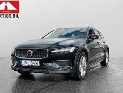 Svart Begagnad 2023 Volvo V60 CC Core Kombi | 359 900 kr (Bra pris)