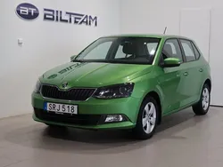 Grön (rallygrön metallic ) Begagnad 2017 Skoda Fabia Style Halvkombi | 124 900 kr (Marknadspris)