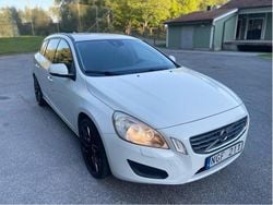 Vit Begagnad 2013 Volvo V60 Kombi | 75 000 kr (Bra pris)
