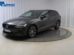 Grå (platinum grey metallic) Begagnad 2025 Volvo V60 Plus Kombi | 484 900 kr (Dyr)