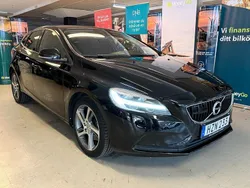 Svart Begagnad 2017 Volvo V40 Momentum Kombi | 149 900 kr (Marknadspris)