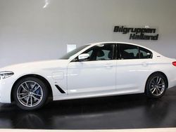Alpin vit Begagnad 2019 BMW 530 iPerformance Sedan | 284 900 kr (Marknadspris)