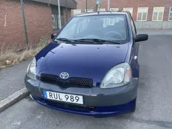 Blå Begagnad 2000 Toyota Yaris Halvkombi | 15 000 kr (Marknadspris)