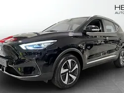 Svart (black) Ny 2024 MG ZS Comfort Sedan | 327 490 kr (Marknadspris)