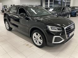 Brilliantsvart Begagnad 2022 Audi Q2 Advanced SUV | 244 900 kr (Marknadspris)