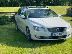 Vit Begagnad 2015 Volvo V70 Momentum Kombi | 115 000 kr (Marknadspris)