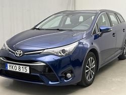Mörkblå Begagnad 2017 Toyota Avensis Kombi | 178 800 kr (Bra pris)
