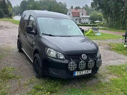 Svart Begagnad 2015 VW Caddy Minibuss | 60 000 kr (Marknadspris)