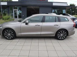 Grå samma som bilen Begagnad 2020 Volvo V60 Momentum Kombi | 219 900 kr (Marknadspris)