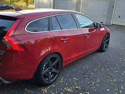 Röd Begagnad 2011 Volvo V60 R-Design Kombi | 154 900 kr (Marknadspris)