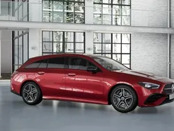 Röd (röd metallic) Ny 2025 Mercedes CLA200 Shooting Brake AMG Kombi | 463 000 kr (Marknadspris)