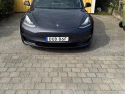 Grå Begagnad 2019 Tesla Model 3 Long Range Sedan | 239 900 kr (Bra pris)