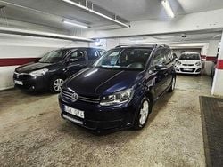 Mörkblå Begagnad 2011 VW Touran Minibuss | 84 900 kr (Dyr)