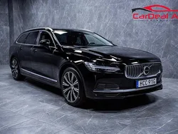 Svart Begagnad 2022 Volvo V90 Core Kombi | 339 800 kr (Marknadspris)