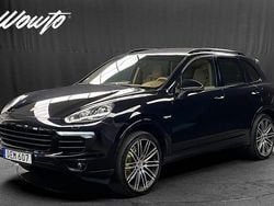 Svart Begagnad 2017 Porsche Cayenne S E-Hybrid Platinum Edition SUV | 439 800 kr