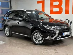 Svart Begagnad 2020 Mitsubishi Outlander P-HEV SUV | 269 900 kr (Marknadspris)