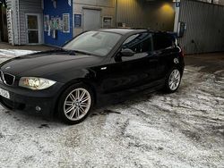 Svart metallic Begagnad 2008 BMW 120 Halvkombi | 48 000 kr (Bra pris)
