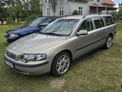 Brun Begagnad 2001 Volvo V70 Kombi | 23 000 kr (Marknadspris)