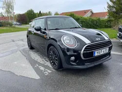 Svart Begagnad 2017 Mini Cooper Pepper Halvkombi | 122 000 kr (Marknadspris)