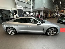 Silver Begagnad 2020 Porsche Taycan 4S Sedan | 649 000 kr (Marknadspris)