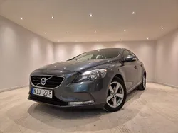 Grå Begagnad 2013 Volvo V40 Kinetic Kombi | 109 900 kr (Marknadspris)