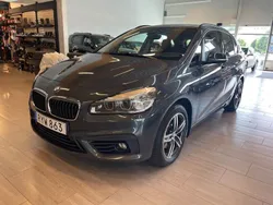 Grå Begagnad 2016 BMW 220 Active Tourer Sport Line Minibuss | 198 000 kr