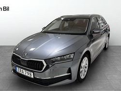 Grå Begagnad 2025 Skoda Octavia Selection Kombi | 299 900 kr (Bra pris)