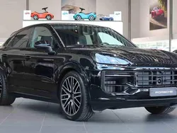 Svart Begagnad 2025 Porsche Cayenne SUV | 1 195 000 kr