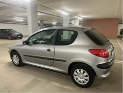 Grå Begagnad 2001 Peugeot 206 Halvkombi | 20 999 kr (Marknadspris)