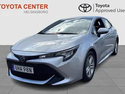 Silver Begagnad 2021 Toyota Corolla Hybrid Active Halvkombi | 219 900 kr (Marknadspris)