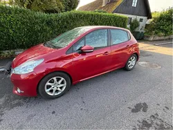 Röd Begagnad 2014 Peugeot 208 Halvkombi | 55 000 kr (Marknadspris)