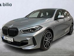 Skyscraper grey metallic Begagnad 2024 BMW 120 M Sport Halvkombi | 378 900 kr (Marknadspris)