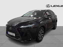 Svart Begagnad 2024 Lexus NX450h+ Business Edition SUV | 564 900 kr (Marknadspris)