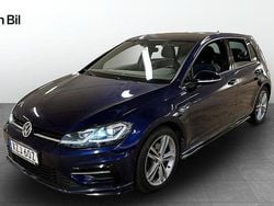 Mörkblå (atlantik blue metallic) Begagnad 2019 VW Golf VII R-line Halvkombi | 214 800 kr (Marknadspris)