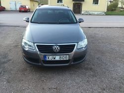 Ljusgrå (grå) Begagnad 2005 VW Passat Kombi | 16 500 kr (Lite dyr)