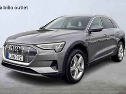 Grå Begagnad 2022 Audi e-tron SUV | 399 900 kr (Marknadspris)