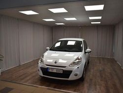 Vit Begagnad 2010 Renault Clio II Halvkombi | 54 900 kr (Dyr)