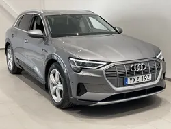 Tyfongrå metallic Begagnad 2021 Audi e-tron Proline SUV | 379 000 kr (Marknadspris)