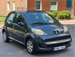 Grå Begagnad 2010 Peugeot 107 Halvkombi | 25 900 kr (Marknadspris)