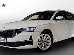 Vit Begagnad 2025 Skoda Octavia Selection Kombi | 319 900 kr (Marknadspris)