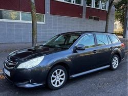 Grå Begagnad 2011 Subaru Legacy Kombi | 39 900 kr (Marknadspris)
