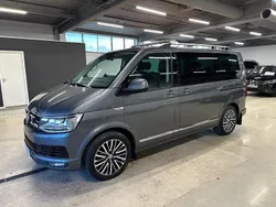 Grå Begagnad 2018 VW Multivan Highline Minibuss | 429 900 kr