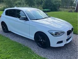 Vit Begagnad 2015 BMW 116 M Sport Halvkombi | 119 500 kr (Marknadspris)