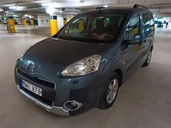 Mörkgrå (mgrå) Begagnad 2012 Peugeot Partner Tepee Minibuss | 74 900 kr (Marknadspris)
