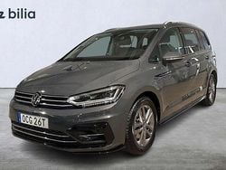 Mörkgrå Begagnad 2024 VW Touran R-line Minibuss | 369 000 kr (Marknadspris)
