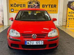 Röd Begagnad 2005 VW Golf V Trendline Halvkombi | 49 900 kr (Marknadspris)