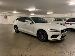 Vit Begagnad 2020 Volvo V60 Momentum Kombi | 220 000 kr (Bra pris)