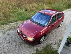 Röd Begagnad 2002 Renault Mégane II Expression Halvkombi | 30 000 kr